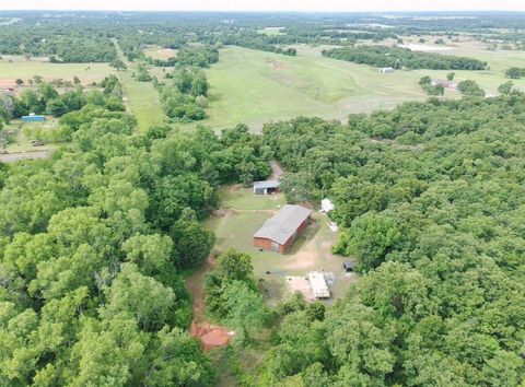 Photo of 10713 220th Street, Blanchard, OK 73010 (MLS # 1227229)