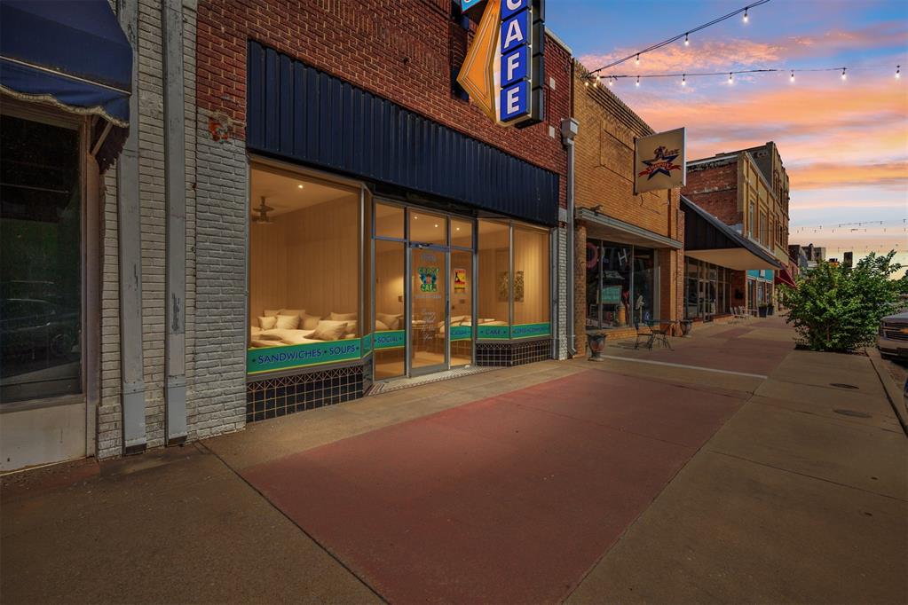 Photo 1 of 31 — 424 W Chickasha Avenue, Chickasha, OK 73018