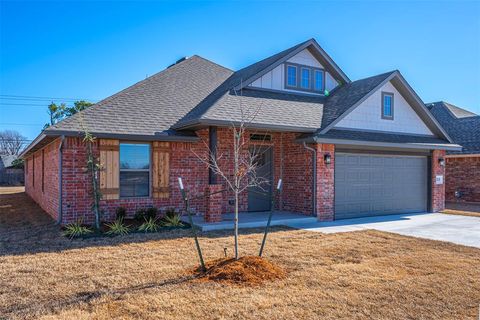 Photo of 1916 Meadow Brook Road, Yukon, OK 73099 (MLS # 1210999)