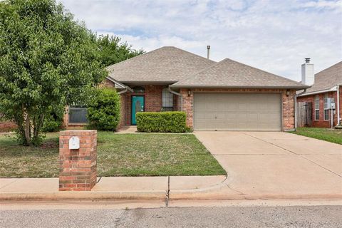 Photo of 1709 La Cruz Avenue, Edmond, OK 73003 (MLS # 1227054)