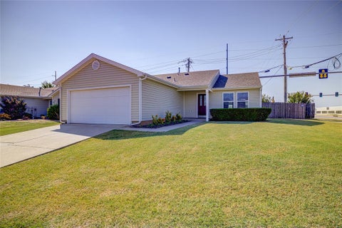 Photo of 524 English Elm Lane, Norman, OK 73069 (MLS # 1250532)