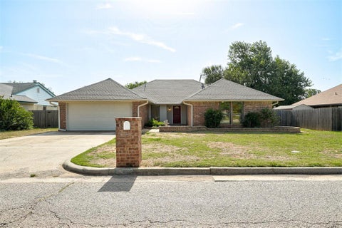 Photo of 4000 Landmark Road, Yukon, OK 73099 (MLS # 1238455)