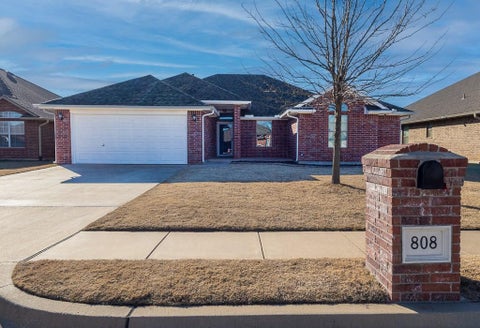 Photo of 808 Canyon Drive, Yukon, OK 73099 (MLS # 1210144)