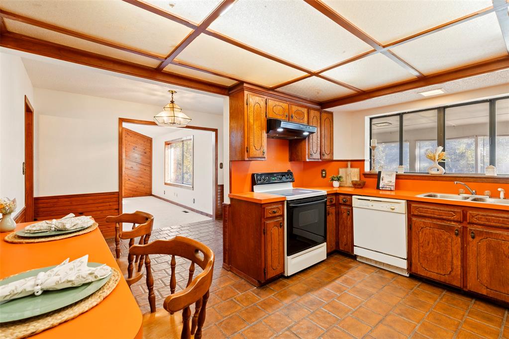 Shawnee, Oklahoma 74801, United States, 3 Bedrooms Bedrooms, ,3 BathroomsBathrooms,Residential,Active,239852