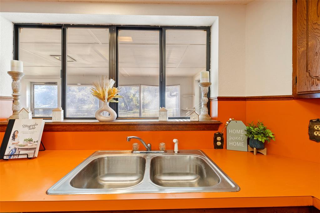 Shawnee, Oklahoma 74801, United States, 3 Bedrooms Bedrooms, ,3 BathroomsBathrooms,Residential,Active,239852