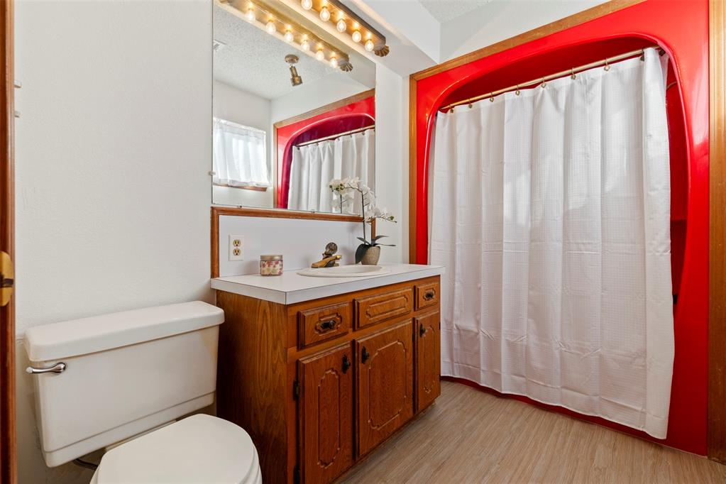 Shawnee, Oklahoma 74801, United States, 3 Bedrooms Bedrooms, ,3 BathroomsBathrooms,Residential,Active,239852