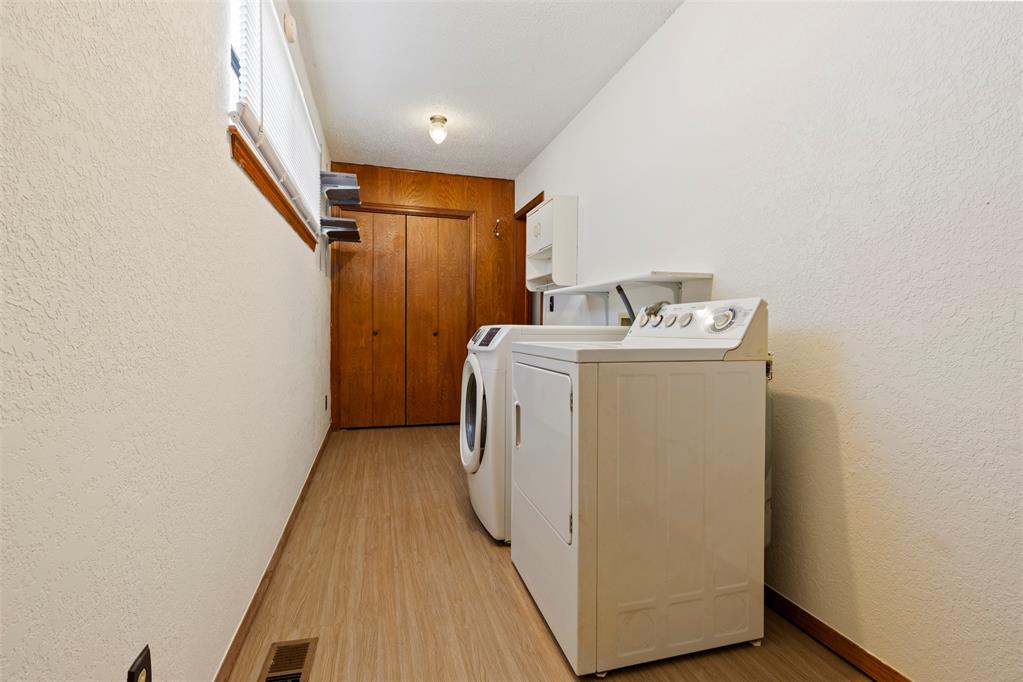 Shawnee, Oklahoma 74801, United States, 3 Bedrooms Bedrooms, ,3 BathroomsBathrooms,Residential,Active,239852