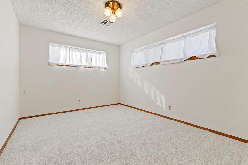 Shawnee, Oklahoma 74801, United States, 3 Bedrooms Bedrooms, ,3 BathroomsBathrooms,Residential,Active,239852