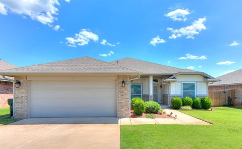 Photo of 516 Talon Drive, Norman, OK 73072 (MLS # 1238947)