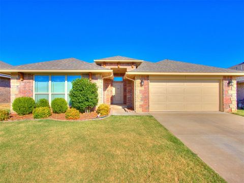Photo of 1104 Hickory Creek Drive, Yukon, OK 73099 (MLS # 1224142)