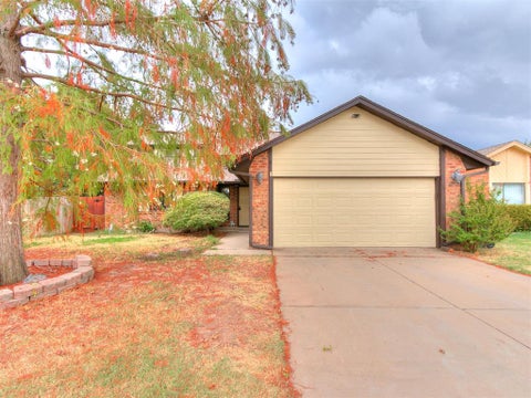 Photo of 20 SW 141st Street, Oklahoma City, OK 73170 (MLS # 1251789)