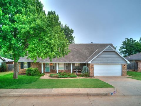 Photo of 722 Pine Oak Drive, Edmond, OK 73034 (MLS # 1229839)