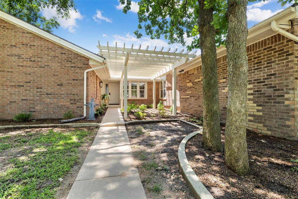 Shawnee, Oklahoma 74804, United States, 4 Bedrooms Bedrooms, ,3 BathroomsBathrooms,Residential,Active,153340