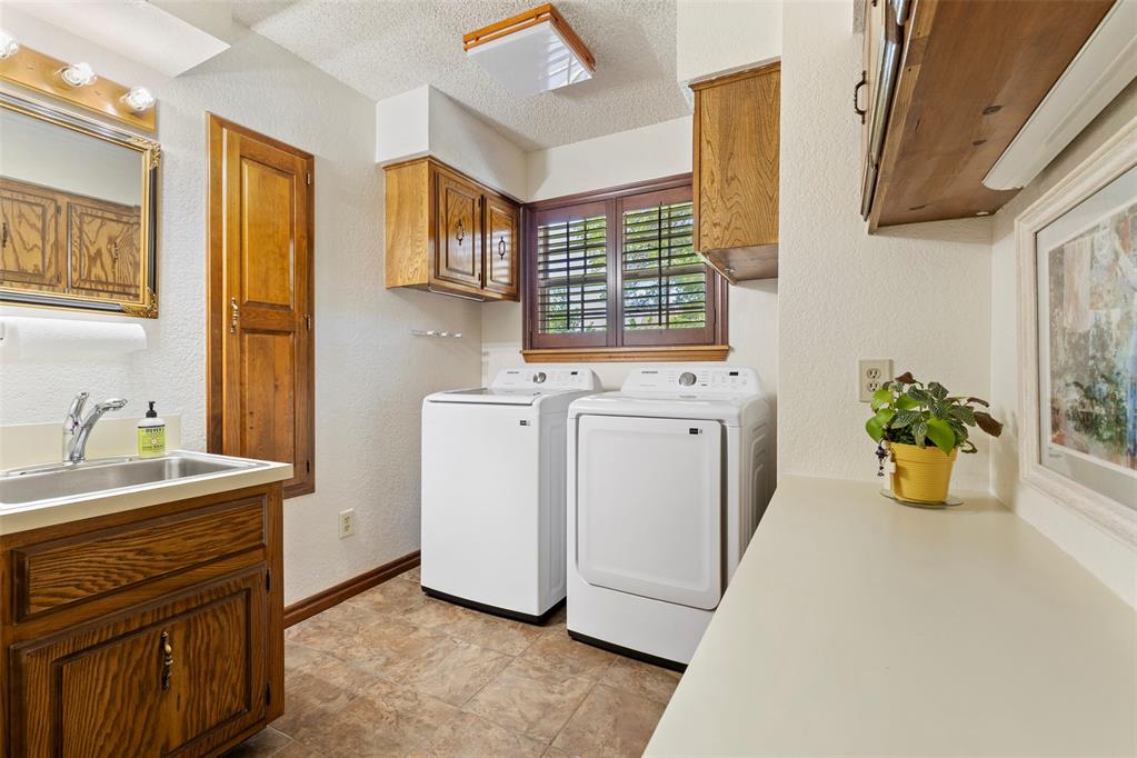 Shawnee, Oklahoma 74804, United States, 4 Bedrooms Bedrooms, ,3 BathroomsBathrooms,Residential,Active,153340