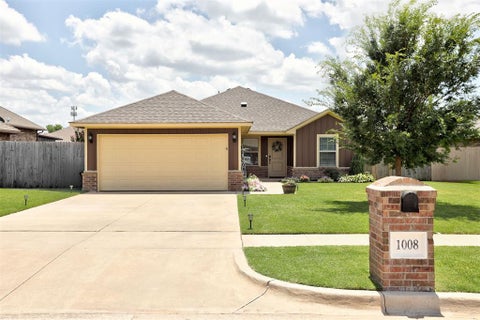 Photo of 1008 SW 14th Street, Oklahoma City, OK 73160 (MLS # 1237692)