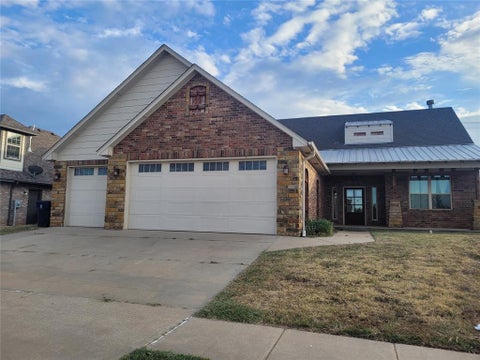 Photo of 11424 NW 109th Street, Yukon, OK 73099 (MLS # 1252809)