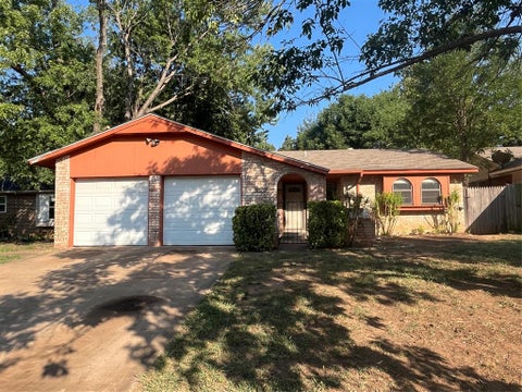 Photo of 736 Red Oak Terrace, Edmond, OK 73003 (MLS # 1242429)