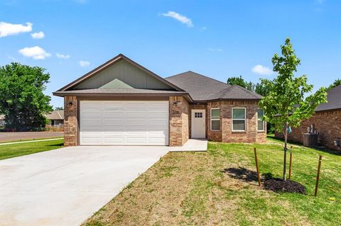 Photo of 205 E Abbott Lane, Mustang, OK 73064 (MLS # 1229001)