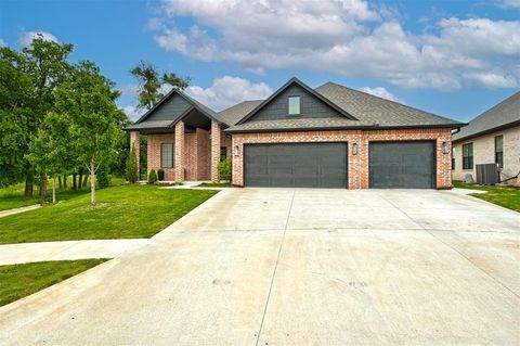 Photo of 10104 SW 25th Court, Yukon, OK 73099 (MLS # 1226679)