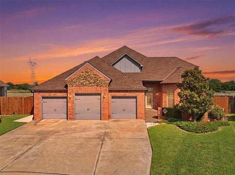 Photo of 9329 NW 134th Terrace, Yukon, OK 73099 (MLS # 1235355)