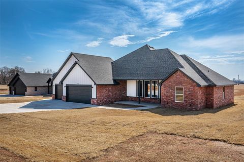Photo of 2447 Sierra Circle, Blanchard, OK 73010 (MLS # 1200523)