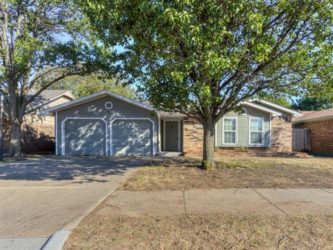 Photo of 2037 Sierra Street, Norman, OK 73071 (MLS # 1252609)
