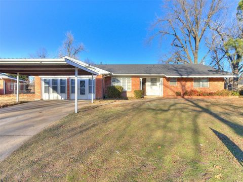 Photo of 421 Foreman Avenue, Norman, OK 73069 (MLS # 1222941)
