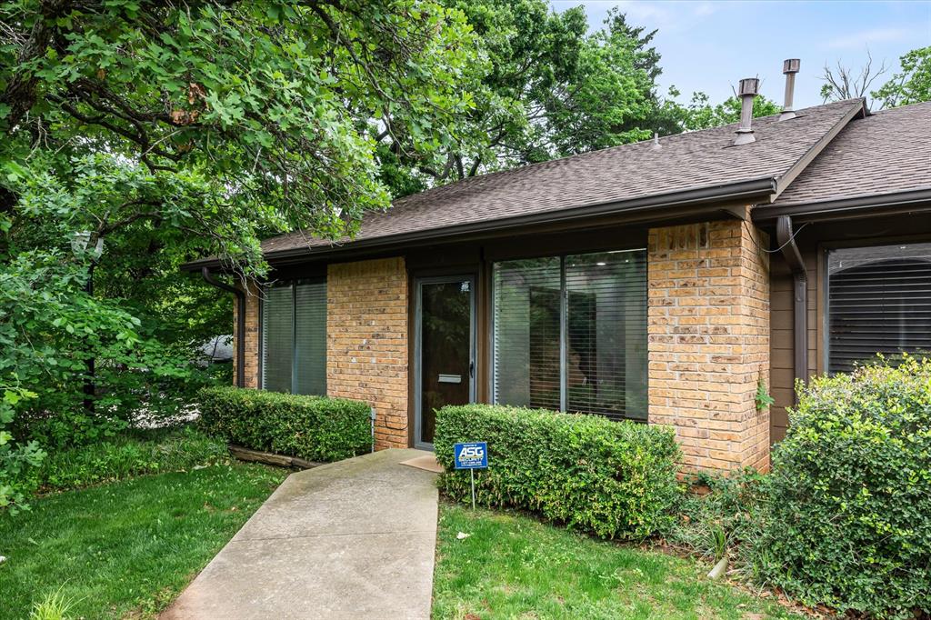 Photo 1 of 23 — 1616 E 19th Street 301, Edmond, OK 73013