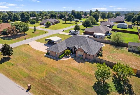 Photo of 1200 Chipper Lane, Edmond, OK 73025 (MLS # 1228849)