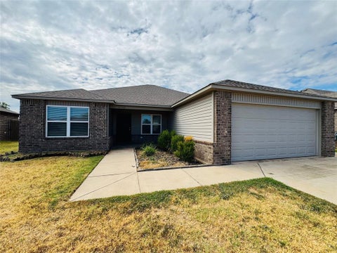 Photo of 10708 SW 23rd Terrace, Yukon, OK 73099 (MLS # 1251795)