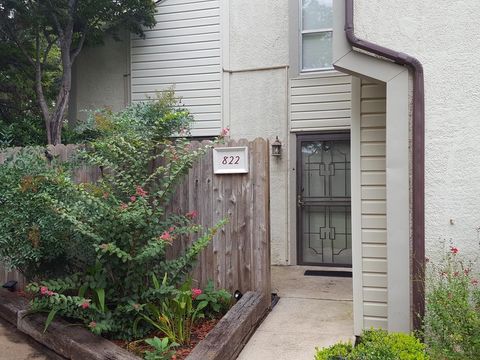 Photo of 822 Cardinal Creek Boulevard, Norman, OK 73072 (MLS # 1218196)