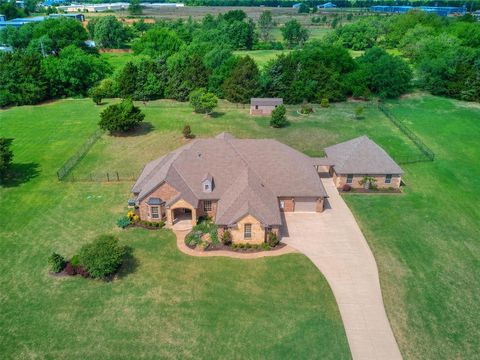 Photo of 7351 Falcon Ridge, Edmond, OK 73034 (MLS # 1225894)