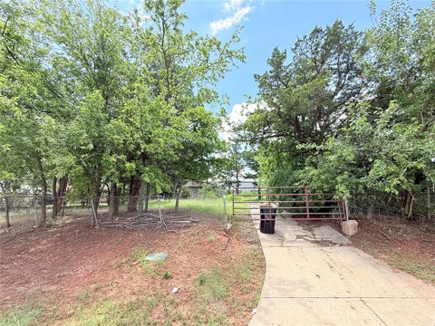 Photo of 1002 NW 86th Street, Oklahoma City, OK 73114 (MLS # 1249939)