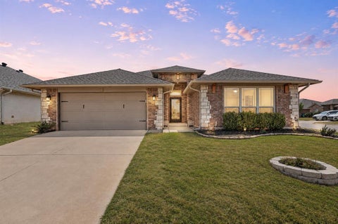 Photo of 11116 NW 97th Street, Yukon, OK 73099 (MLS # 1252160)