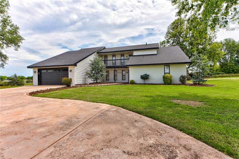 Photo of 10500 McClain Avenue, Yukon, OK 73099 (MLS # 1233071)