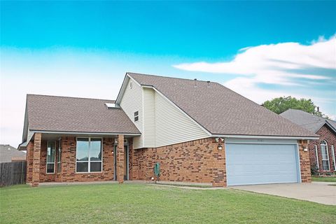 Photo of 9301 Buttonwood Avenue, Moore, OK 73160 (MLS # 1230168)