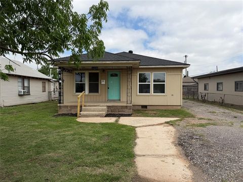 Photo of 129 SE 1st Street, Moore, OK 73160 (MLS # 1229227)