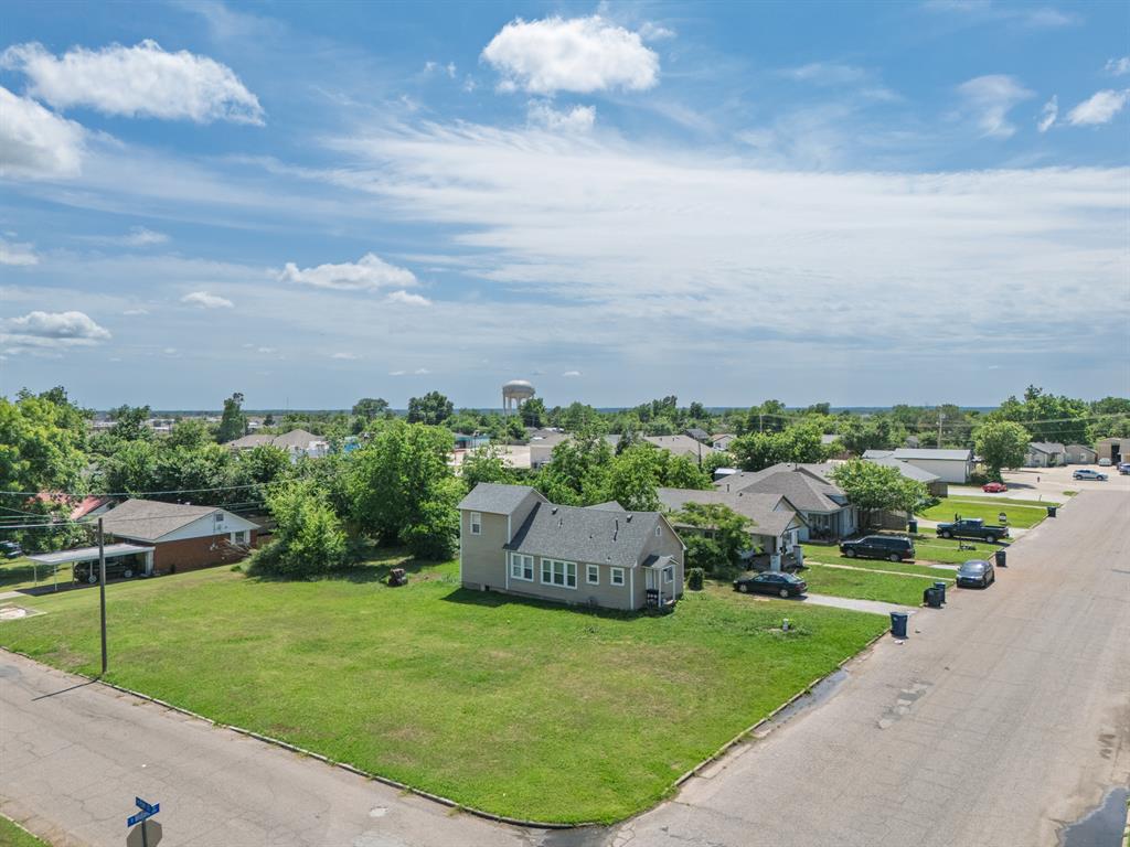 Photo 1 of 13 — 401 W Midland Street, Shawnee, OK 74804