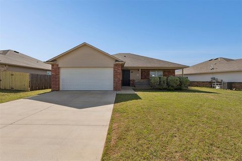 Photo of 933 S Blackjack Lane, Mustang, OK 73064 (MLS # 1228660)