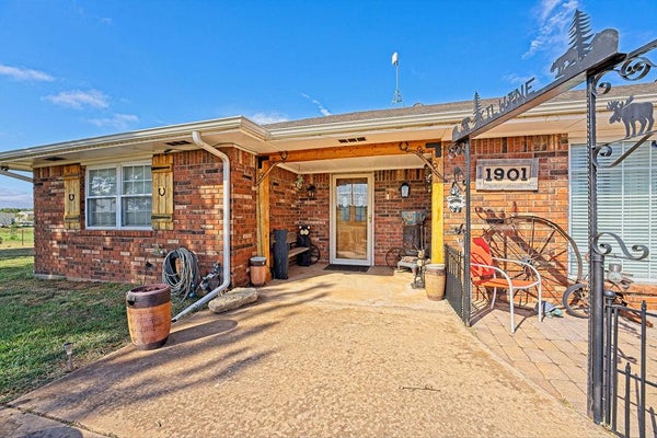 1901 S BROADWAY, GUTHRIE, OK 73044 - Image 2b297221ebce2ebdbe0fe105d01e00bc/3329932053