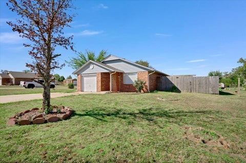 Photo of 4400 Traditional Way, Shawnee, OK 74804 (MLS # 1253024)