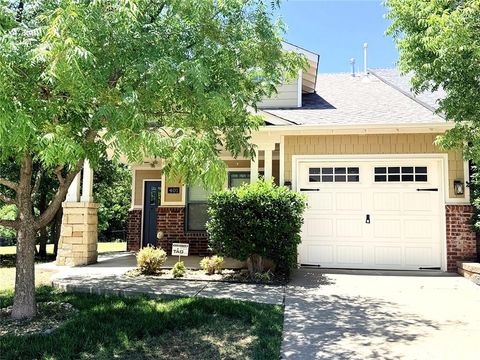 Photo of 401 Outer Banks Way, Edmond, OK 73034 (MLS # 1228828)