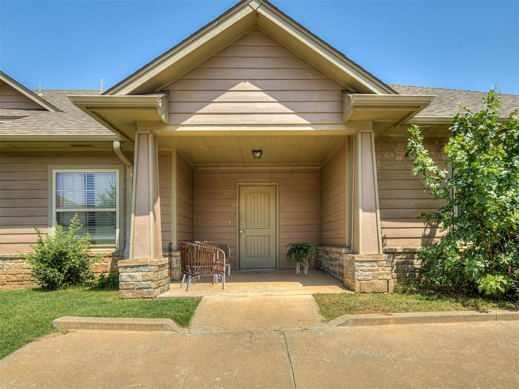 Photo 1 of 15 — 915 SW 92nd Street, Oklahoma City, OK 73139