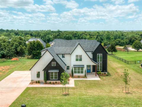Photo of 400 Old Farm Road, Edmond, OK 73034 (MLS # 1233357)