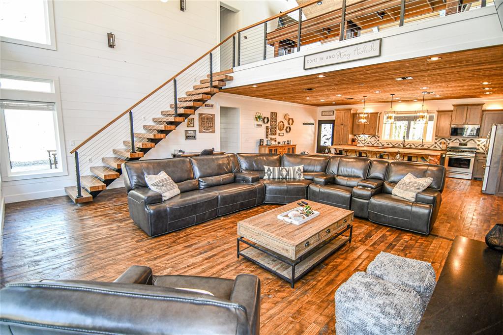 Broken Bow, Oklahoma, 74728, United States, 6 Bedrooms Bedrooms, ,7 BathroomsBathrooms,Residential,Active,2029721