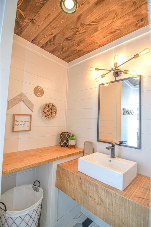 Broken Bow, Oklahoma, 74728, United States, 6 Bedrooms Bedrooms, ,7 BathroomsBathrooms,Residential,Active,2029721