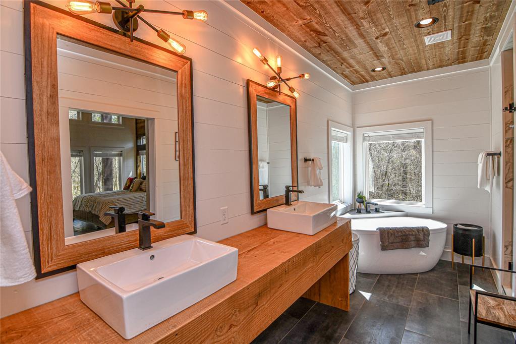 Broken Bow, Oklahoma, 74728, United States, 6 Bedrooms Bedrooms, ,7 BathroomsBathrooms,Residential,Active,2029721