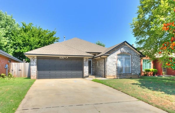 12281 SW 10TH ST, YUKON, OK 73099 - Image 2c29a3dec90366b7f4a4472b36fc7a1e/2109676511