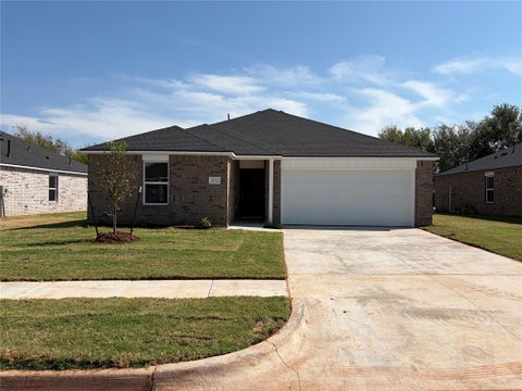 Photo of 2132 Cedar Creek Avenue, Yukon, OK 73099 (MLS # 1251221)