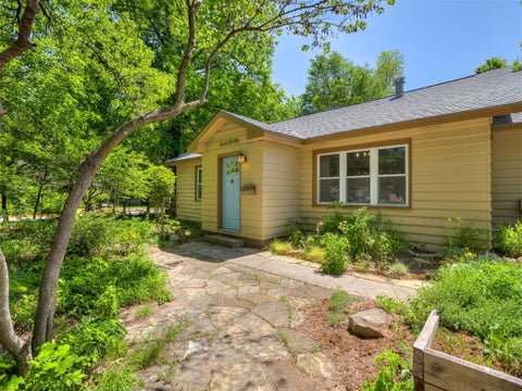 Photo of 1102 McNamee Street, Norman, OK 73069 (MLS # 1221484)